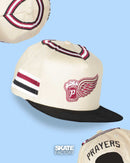 GORRA PLANA PRAYERS WINGS BEIGE ROJO