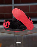 TENIS DC SHOES COURT GRAFFIK DAMA NGO/ROJO (BHP)