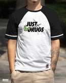 PLAYERA MANGA CORTA JUST DRUGS ANTIFASHION BCO VDE