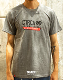 PLAYERA DE MANGA CORTA C1RCA COMMITTED TO SKATEBOARDING GRIS