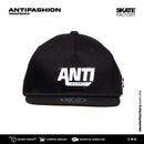 Snapback Gorra antifashion negra bordada. Marca mexicana con patinetas, gorras y accesorios. Visítanos y descubre todo lo que core tiene para ti. Disponibles en Skate Factory tu skate shop favorito, Envíos gratis en compras mayores a $999 pesos compra fácil y rápido Encuéntralos en tu skate shop, Skate factory ®.