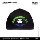 Snapback Gorra antifashion negra bordada. Marca mexicana con patinetas, gorras y accesorios. Visítanos y descubre todo lo que core tiene para ti. Disponibles en Skate Factory tu skate shop favorito, Envíos gratis en compras mayores a $999 pesos compra fácil y rápido Encuéntralos en tu skate shop, Skate factory ®.