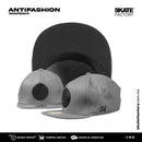 Snapback Gorra antifashion gris bordada. Marca mexicana con patinetas, gorras y accesorios. Visítanos y descubre todo lo que core tiene para ti. Disponibles en Skate Factory tu skate shop favorito, Envíos gratis en compras mayores a $999 pesos compra fácil y rápido Encuéntralos en tu skate shop, Skate factory ®.