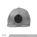 Snapback Gorra antifashion gris bordada. Marca mexicana con patinetas, gorras y accesorios. Visítanos y descubre todo lo que core tiene para ti. Disponibles en Skate Factory tu skate shop favorito, Envíos gratis en compras mayores a $999 pesos compra fácil y rápido Encuéntralos en tu skate shop, Skate factory ®.