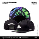 Snapback Gorra antifashion negra bordada. Marca mexicana con patinetas, gorras y accesorios. Visítanos y descubre todo lo que core tiene para ti. Disponibles en Skate Factory tu skate shop favorito, Envíos gratis en compras mayores a $999 pesos compra fácil y rápido Encuéntralos en tu skate shop, Skate factory ®.