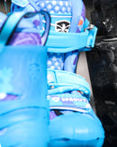 Par de patines en línea azules FLYING EAGLE s8 a de 4 ruedas para hacer freeskate, encuéntralos en tus roller shop skate factory ®, La primer tienda de patines en compras mayores a $999 mxn el envió es gratis. Tenemos las mejores marcas de patines para niña, patines para niños y patines para adultos. Encuéntralos en tu skate shop, Skate factory ®.