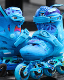 Par de patines en línea azules FLYING EAGLE s8 a de 4 ruedas para hacer freeskate, encuéntralos en tus roller shop skate factory ®, La primer tienda de patines en compras mayores a $999 mxn el envió es gratis. Tenemos las mejores marcas de patines para niña, patines para niños y patines para adultos. Encuéntralos en tu skate shop, Skate factory ®.