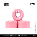 Cambia las ruedas de tus patines ahora, con este pack de ruedas para quads y sigue patinando en tu skatepark con las ruedas de la marca Sweet rocket, consulta precios en tus skateshop skate factory mx empieza a hacer trucos en tu patineta ahora, envíos gratis en compras mayores a $999 pesos compra fácil y rápido Encuéntralos en tu skate shop, Skate factory ®.