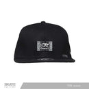 Gorra snapback de color negro de la marca core footware. Con pines metalico y diseño en la visera de textura de palicate. Snapback Gorra core negra. Marca mexicana con patinetas, gorras y accesorios. Visítanos y descubre todo lo que core tiene para ti. Disponibles en Skate Factory tu skate shop favorito, Envíos gratis en compras mayores a $999 pesos compra fácil y rápido Encuéntralos en tu skate shop, Skate factory ®.