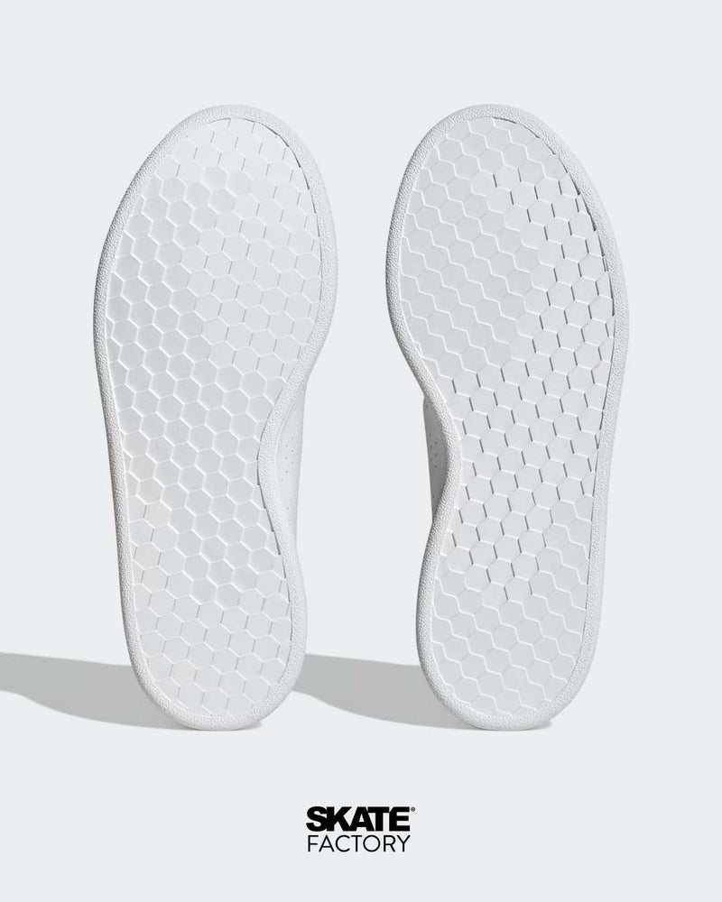 TENIS ADIDAS ADVANTAGE BASE EN COLOR BLANCO CON CAFE