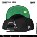 GORRA PLANA LOGO ANTIFASHION GANGSTER NGO BCO