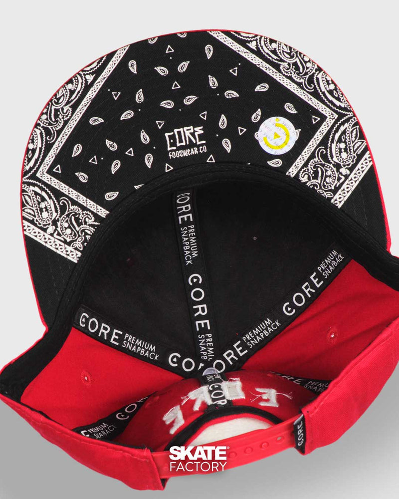 GORRA PLANA CORE PARA CABALLERO BANDANA ROJA