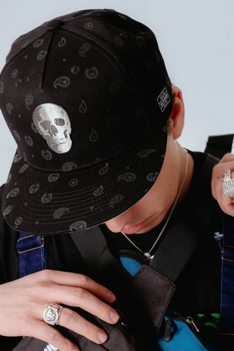 GORRA PLANA ANTIFASHION SNAPBACK SKULL