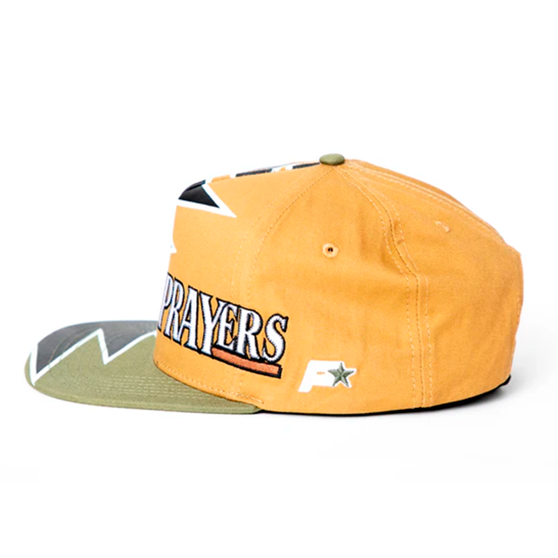 GORRA PLANA PRAYERS START AMARILLO NGO