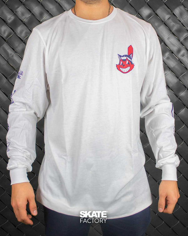 PLAYERA DE MANGA LARGA PRAYERS INDIANS BCO ROJO