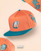 GORRA PLANA PRAYERS CREAM NARANJA AZUL