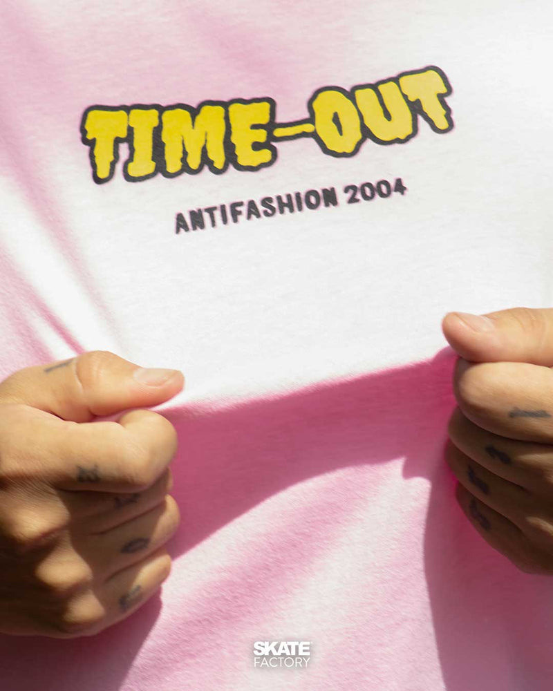 PLAYERA ANTIFASHION TIME OUT ROSA CON DISEÑO EN ESPALDA Y FRENTE