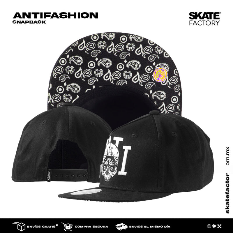GORRA PLANA ANTIFASHION CHOLO NEGRO