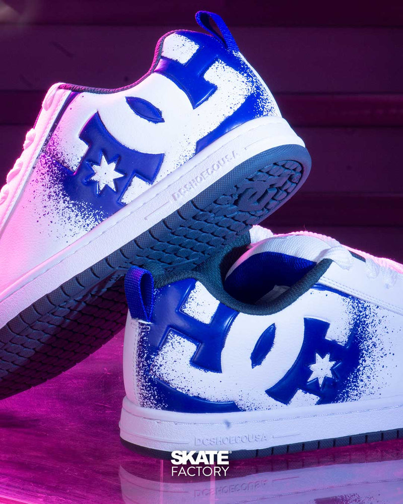 TENIS DC SHOES COURT GRAFFIK BCO AZUL (XWBS)
