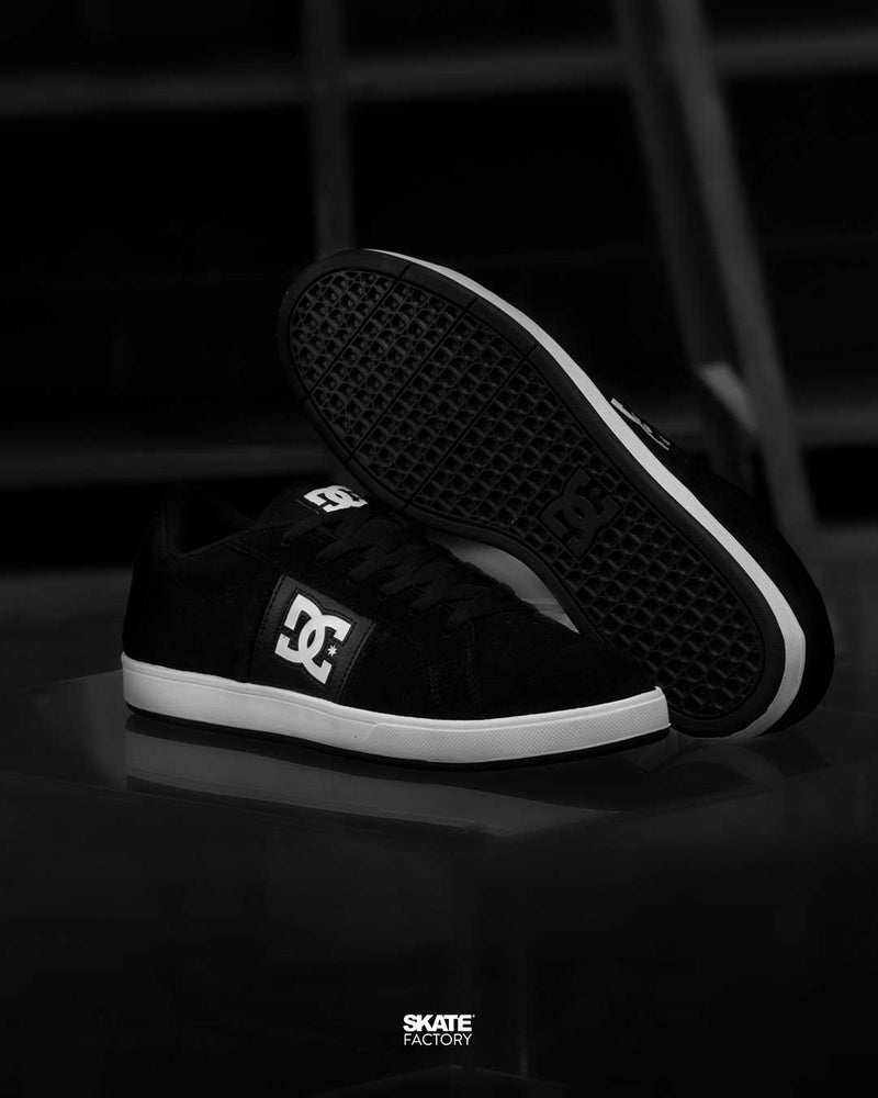 TENIS DC SHOES STRIKER NEGRO BLANCO