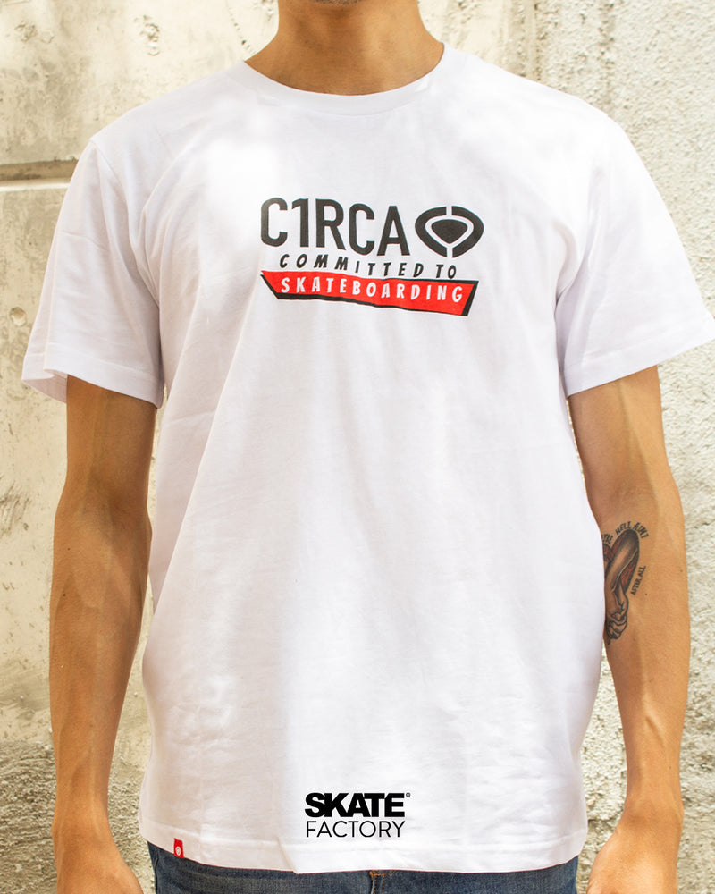 PLAYERA DE MANGA CORTA C1RCA COMMITTED TO SKATEBOARDING BCO