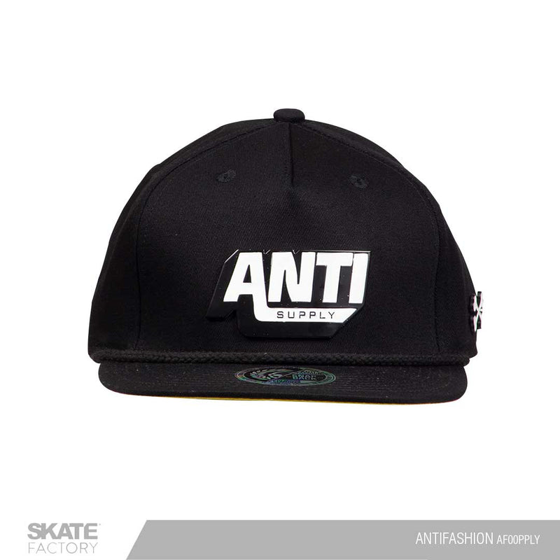 Snapback Gorra antifashion negra bordada. Marca mexicana con patinetas, gorras y accesorios. Visítanos y descubre todo lo que core tiene para ti. Disponibles en Skate Factory tu skate shop favorito, Envíos gratis en compras mayores a $999 pesos compra fácil y rápido Encuéntralos en tu skate shop, Skate factory ®.