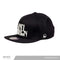 Snapback Gorra antifashion negra bordada. Marca mexicana con patinetas, gorras y accesorios. Visítanos y descubre todo lo que core tiene para ti. Disponibles en Skate Factory tu skate shop favorito, Envíos gratis en compras mayores a $999 pesos compra fácil y rápido Encuéntralos en tu skate shop, Skate factory ®.