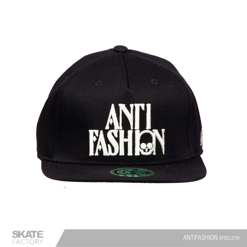 Snapback Gorra antifashion negra bordada. Marca mexicana con patinetas, gorras y accesorios. Visítanos y descubre todo lo que core tiene para ti. Disponibles en Skate Factory tu skate shop favorito, Envíos gratis en compras mayores a $999 pesos compra fácil y rápido Encuéntralos en tu skate shop, Skate factory ®.