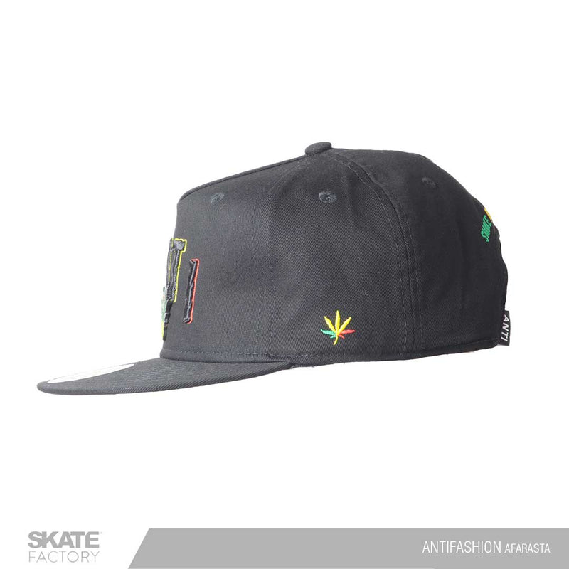 Snapback Gorra antifashion negra con bordado rastafari estampada. Marca mexicana con patinetas, gorras y accesorios. Visítanos y descubre todo lo que antifashion tiene para ti. Disponibles en Skate Factory tu skate shop favorito, Envíos gratis en compras mayores a $999 pesos compra fácil y rápido Encuéntralos en tu skate shop, Skate factory ®.