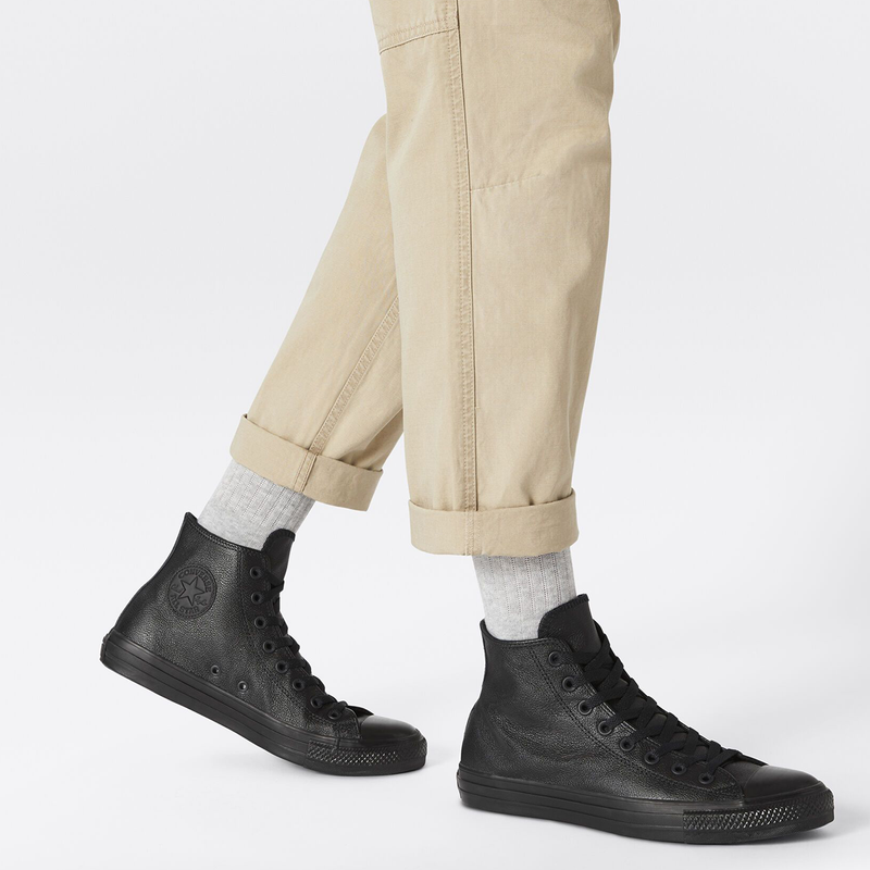 Una marca de modelos clásicos, converse chuck Taylor negros monocromáticos de piel, converse de bota, estos y más modelos de converse siempre disponibles en Skate Factory yu skate shop favorito, Envíos gratis en compras mayores a $999 pesos compra fácil y rápido Encuéntralos en tu skate shop, Skate factory ®.