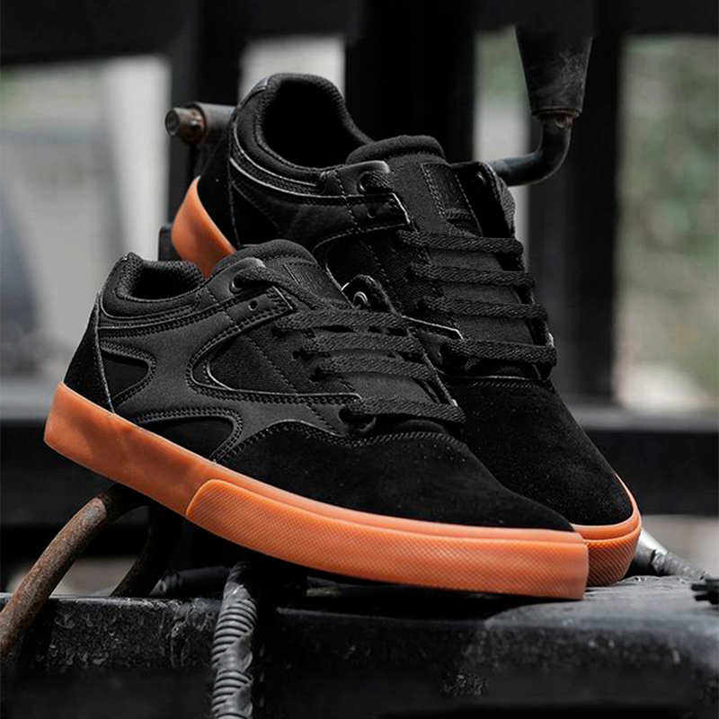 TENIS DC SHOES KALIS VULC NEGRO CON SUELA CAFE