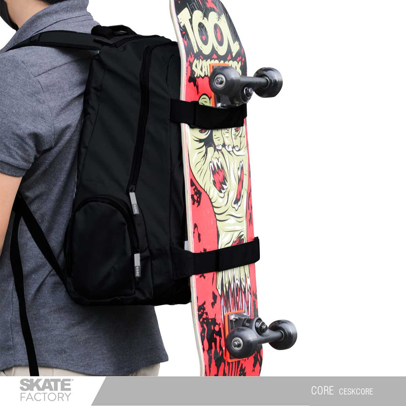 Mochila Core negra mochila escolar mochila para skate, marca de skate 100% mexicanas más importantes del país que cuenta con una amplia variedad de skateboards, playeras, mochilas, gorras y accesorios. Visítanos y descubre todo lo que tiene para ti. Disponibles en Skate Factory tu skate shop favorito, Envíos gratis en compras mayores a $999 pesos compra fácil y rápido Encuéntralos en tu skate shop, Skate factory ®.