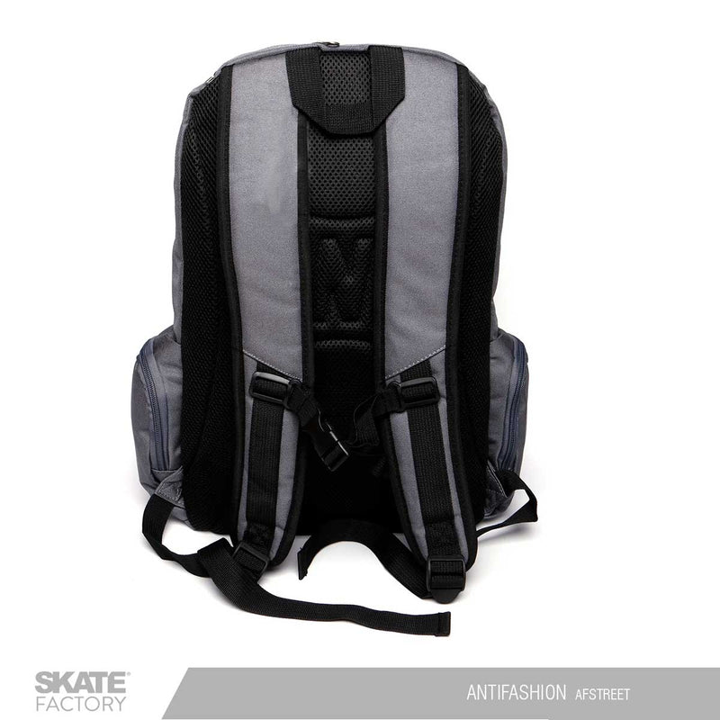 MOCHILA ANTIFASHION GRIS CON BROCHES PARA SKATE EN EL EXTERIOR