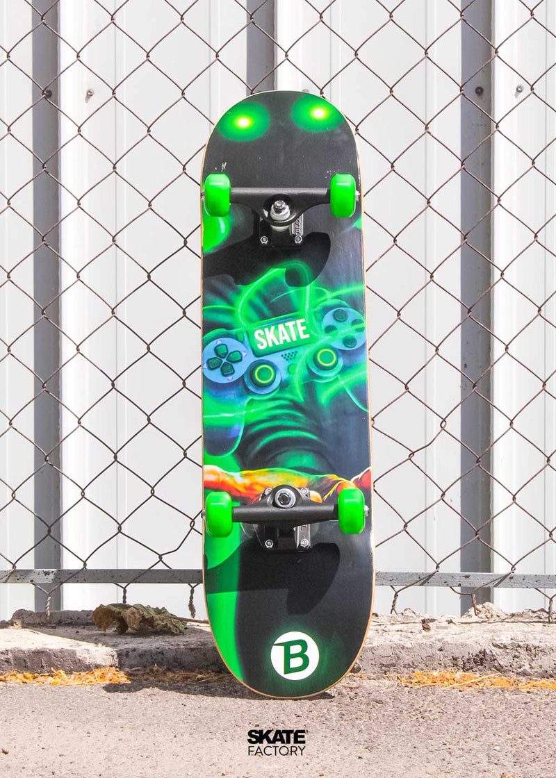 PATINETA COMPLETA PARA SKATEBOARDING BLAZER GAMER VERDE NEGRO