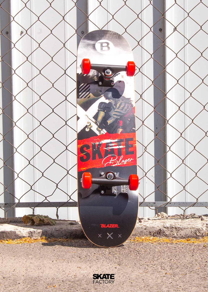 PATINETA COMPLETA PARA SKATEBOARDING BLAZER SK8 ROJO NEGRO BLANCO