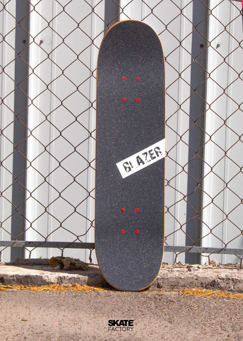 PATINETA COMPLETA PARA SKATEBOARDING BLAZER GAME NEGRO ROJO