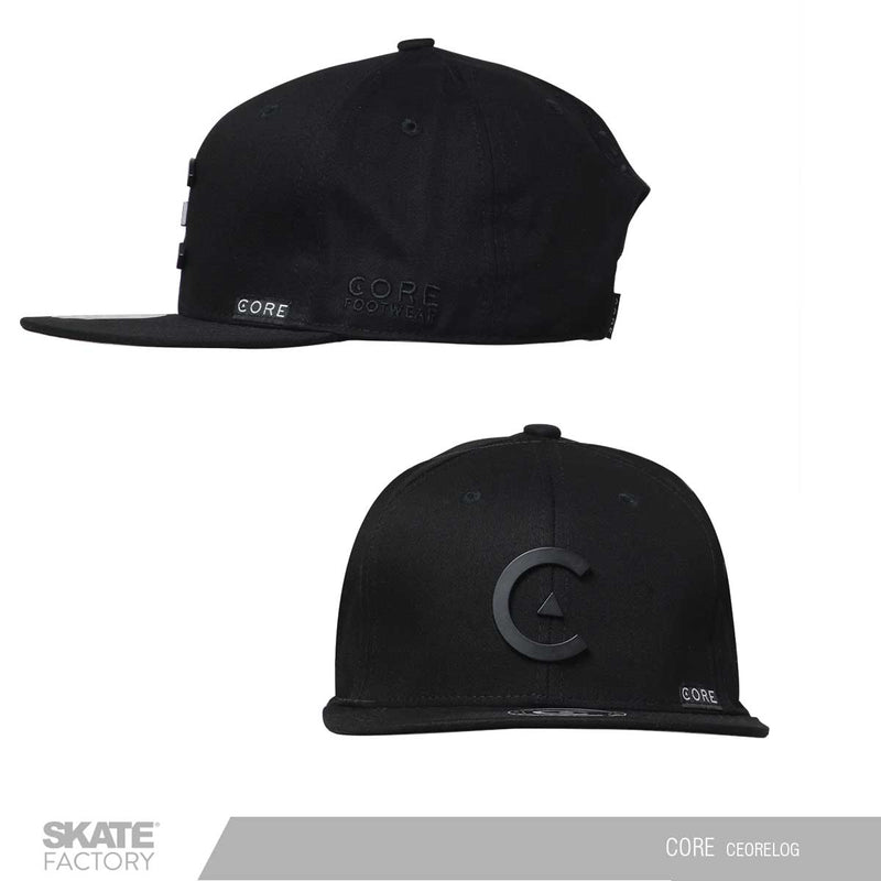 Gorra de color negro para hombre de la marca core footware. Con diseño de logotipo metalico en la parte frontal. Snapback Gorra core negra. Marca mexicana con patinetas, gorras y accesorios. Visítanos y descubre todo lo que core tiene para ti. Disponibles en Skate Factory tu skate shop favorito, Envíos gratis en compras mayores a $999 pesos compra fácil y rápido Encuéntralos en tu skate shop, Skate factory ®.